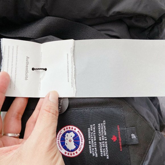 🔥Host Pick‼️Canada Goose Fur-Trim Hooded Black S - Picture 12 of 12
